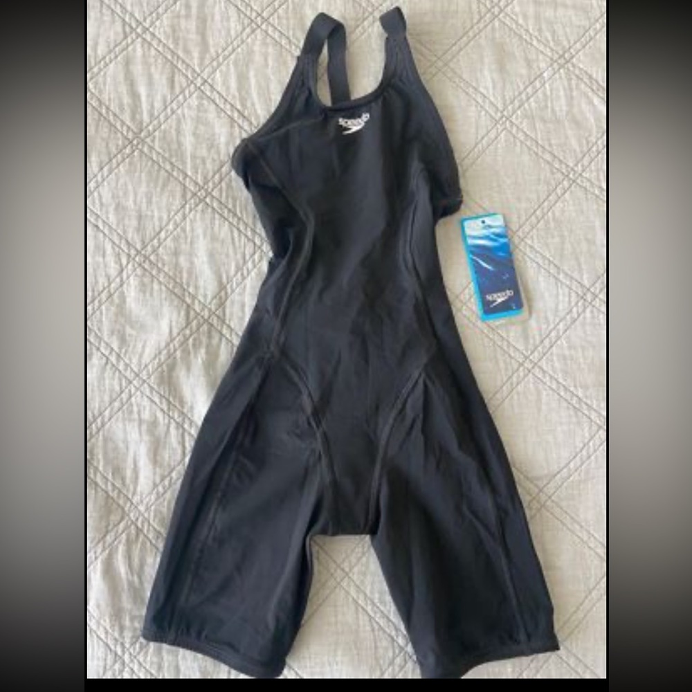 NEW!! Speedo Girls Bodysuit Competitive Racing Suit ($99)
Black- Size 22 (6)